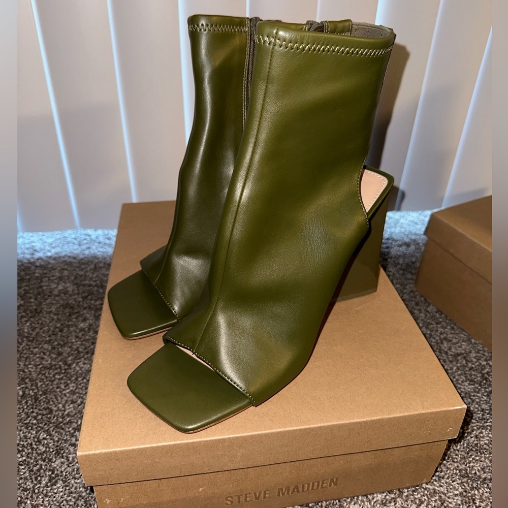Steve Madden Safia Cutout Bootie. Brand New. Comes in original box size 10